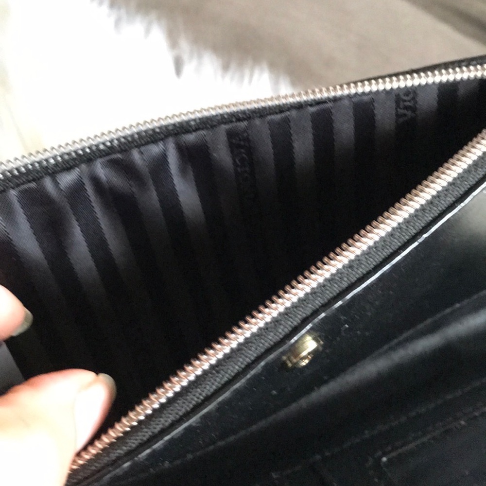 VICTORIA’S SECRET WRISTLET - Picture 2 of 8